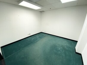 6200 N Hiawatha Ave, Chicago, IL for lease Interior Photo- Image 2 of 4