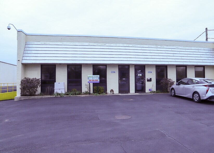 226 N Fehr Way, Bay Shore, NY for sale - Building Photo - Image 1 of 1
