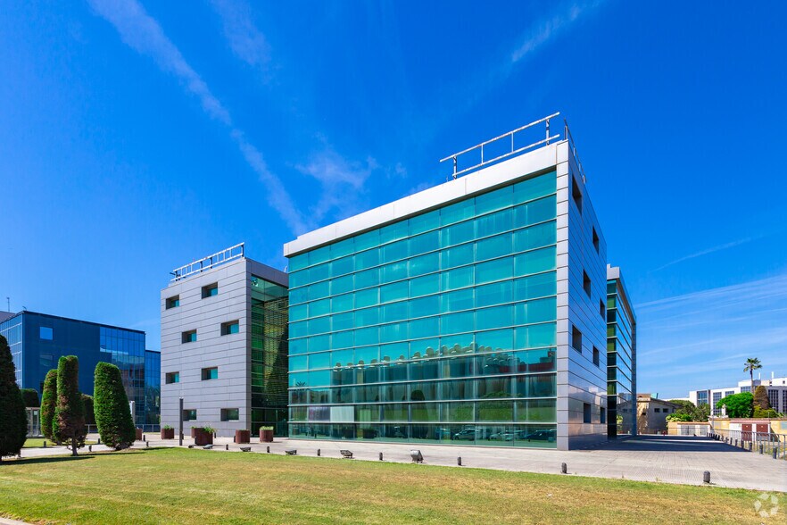 Carrer de la Garrotxa, 2, El Prat de Llobregat, Barcelona for lease - Primary Photo - Image 1 of 4