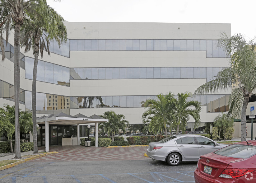 815 NW 57th Ave, Miami, FL for lease - Building Photo - Image 3 of 9