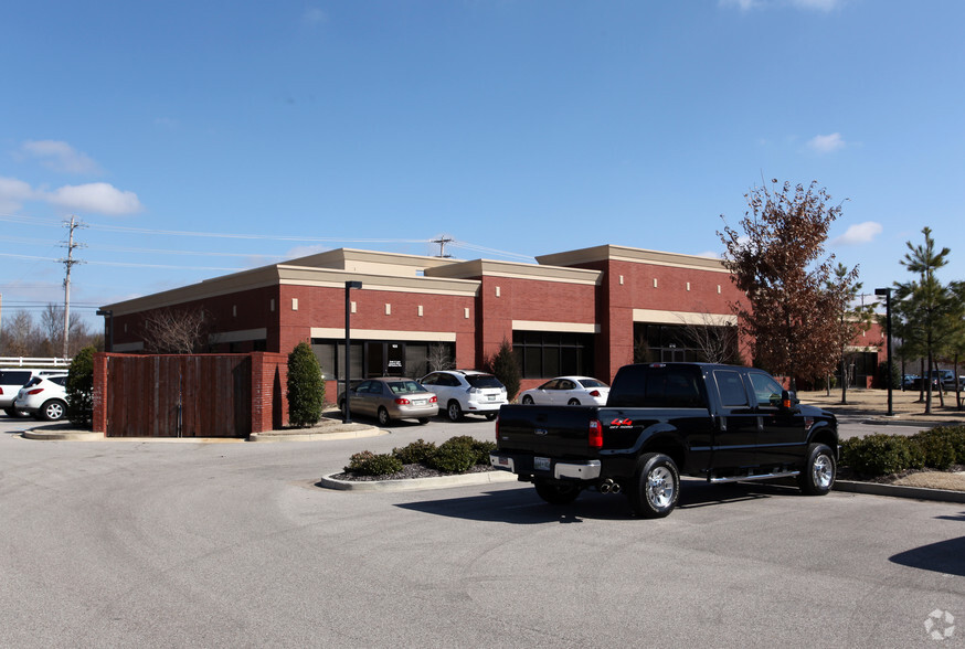 3740 Business Drive, Germantown, TN for lease - Building Photo - Image 3 of 8