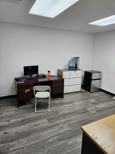 9555 Owensmouth Ave, Chatsworth, CA for lease - Interior Photo - Image 3 of 11