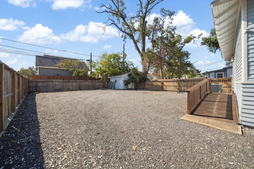 1115 Yale St, Houston, TX for lease - Building Photo - Image 3 of 16