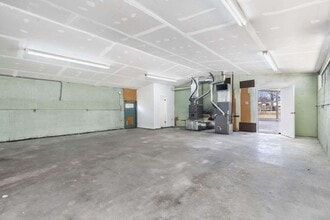 1464 E Commercial St, Springfield, MO for lease Interior Photo- Image 2 of 4