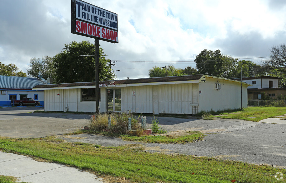 321 Linda Dr, San Marcos, TX for sale - Building Photo - Image 2 of 13