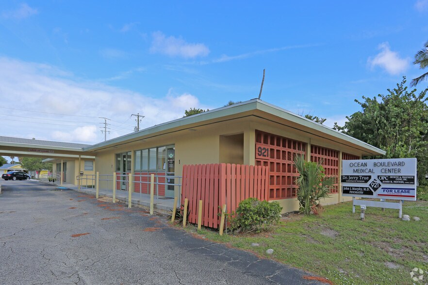 921 SE Ocean Blvd, Stuart, FL for sale - Primary Photo - Image 1 of 1