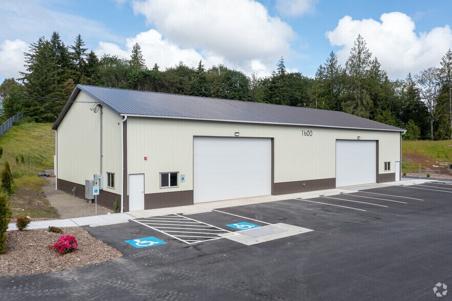 1600 Leader International, Port Orchard, WA for sale - Primary Photo - Image 1 of 1