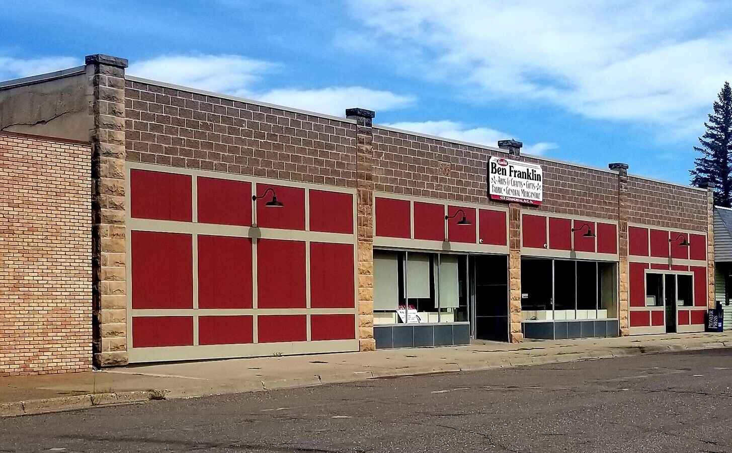 413 Commercial Ave, Sandstone, MN 55072