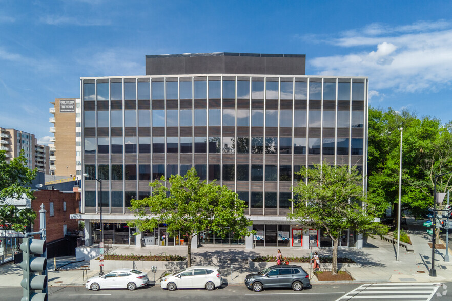 4201 Connecticut Ave NW, Washington, DC for lease - Building Photo - Image 2 of 7