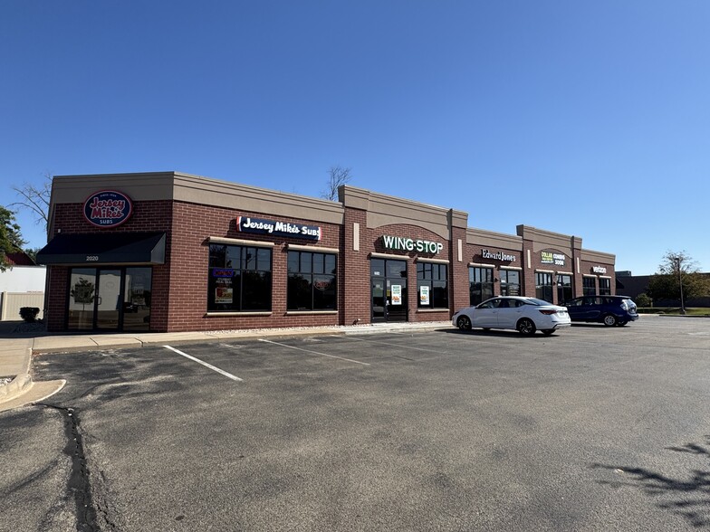 2010 Jackson St, Oshkosh, WI for lease - Building Photo - Image 1 of 10