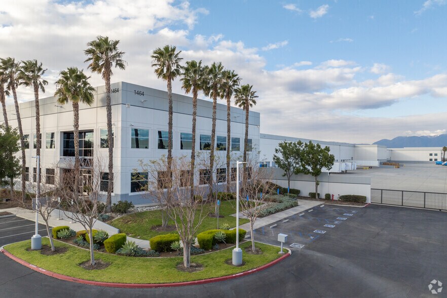 1464 W Merrill Ave, Rialto, CA for lease - Building Photo - Image 2 of 7