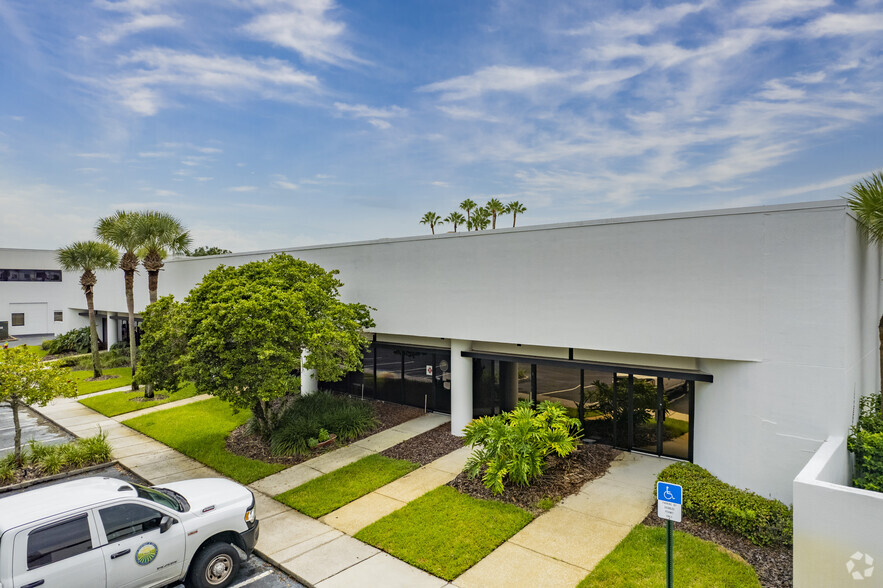 4524 Oak Fair Blvd, Tampa, FL for lease - Building Photo - Image 3 of 18