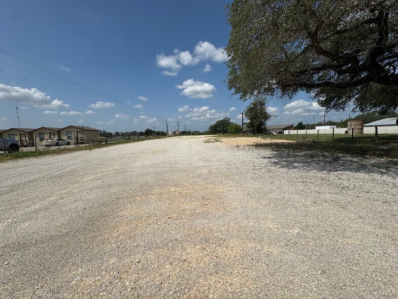 6647 US Highway 181 N, Floresville, TX for sale - Building Photo - Image 2 of 6