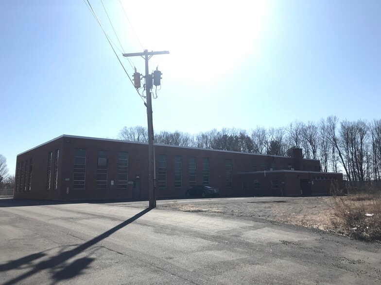 251 Freestone Ave, Portland, CT for sale - Primary Photo - Image 2 of 54