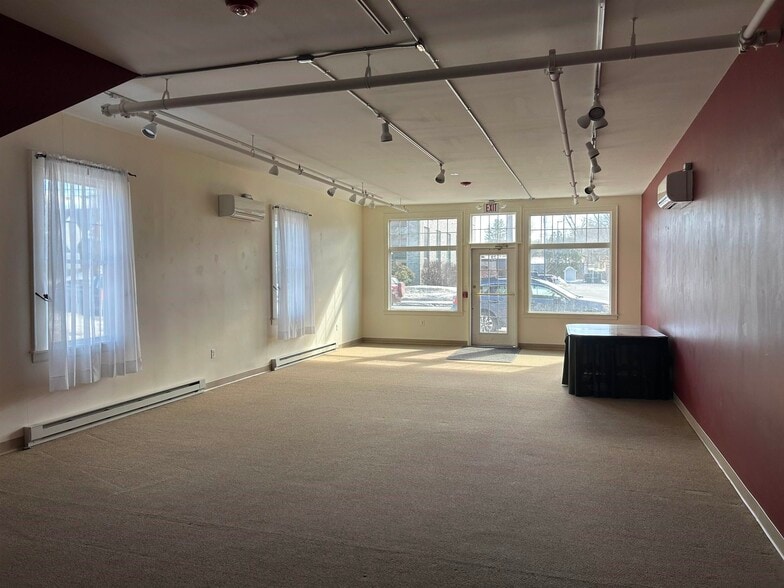 28 Main Street, Conway, NH for lease - Interior Photo - Image 3 of 7