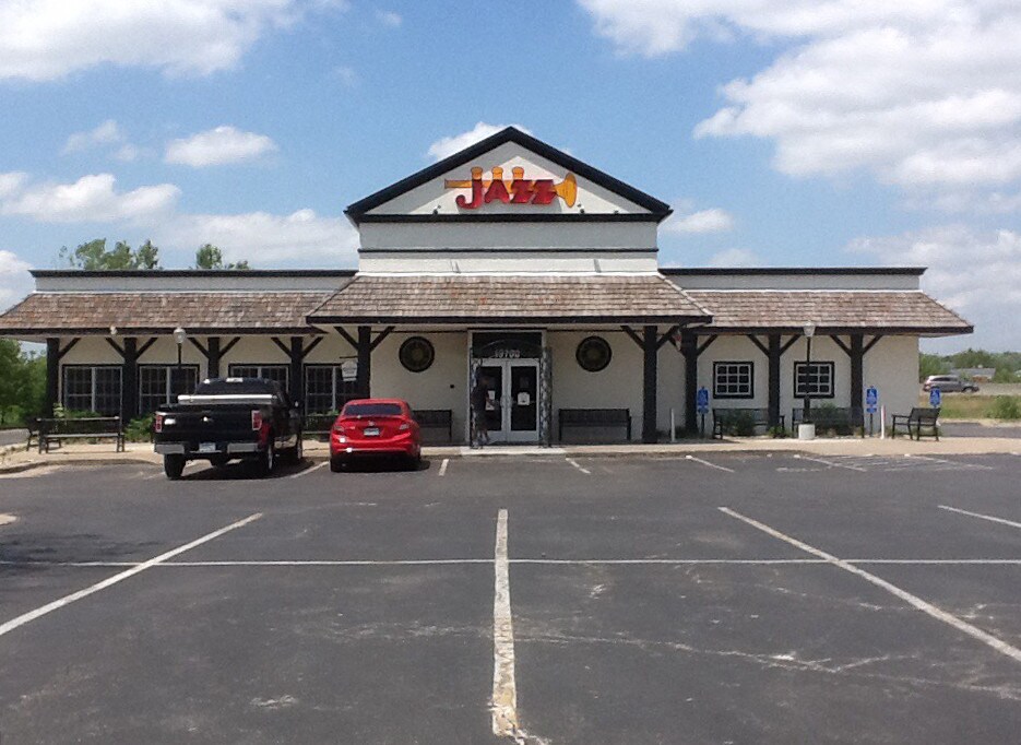 19700 E Valley View Pky, Independence, MO for sale Building Photo- Image 1 of 1