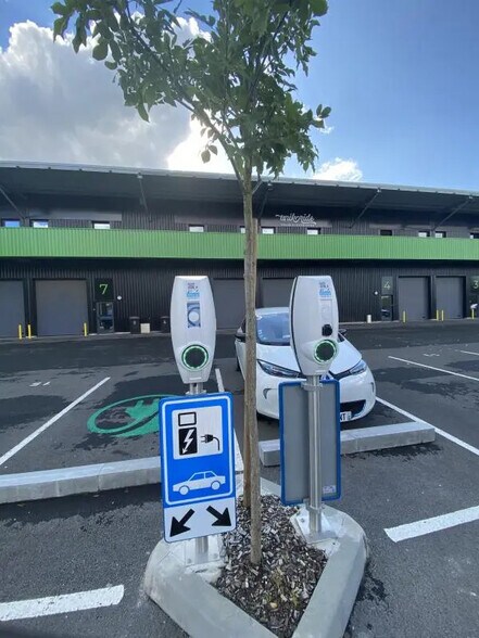 Industrial in Artigues-près-Bordeaux for lease - Building Photo - Image 3 of 14