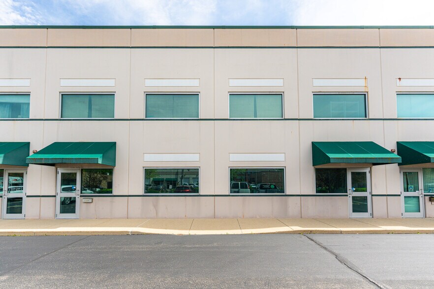 561-575 S Arthur Ave, Arlington Heights, IL for lease - Building Photo - Image 2 of 18