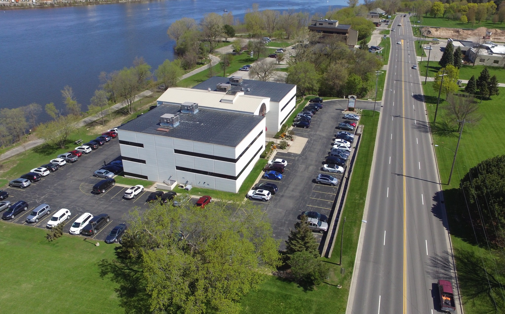 2100 Riverside Dr, Allouez, WI for lease Building Photo- Image 1 of 7