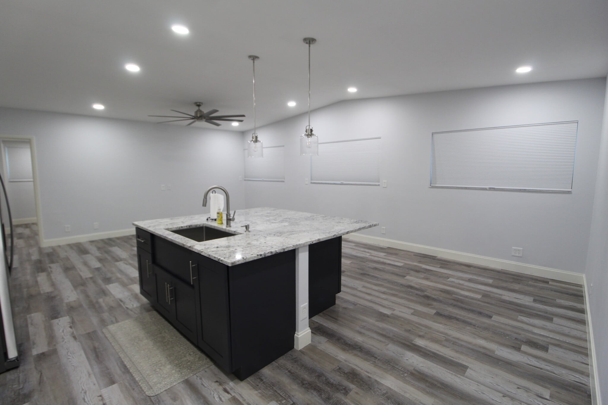 1662 Independence Blvd, Sarasota, FL for lease Building Photo- Image 1 of 12