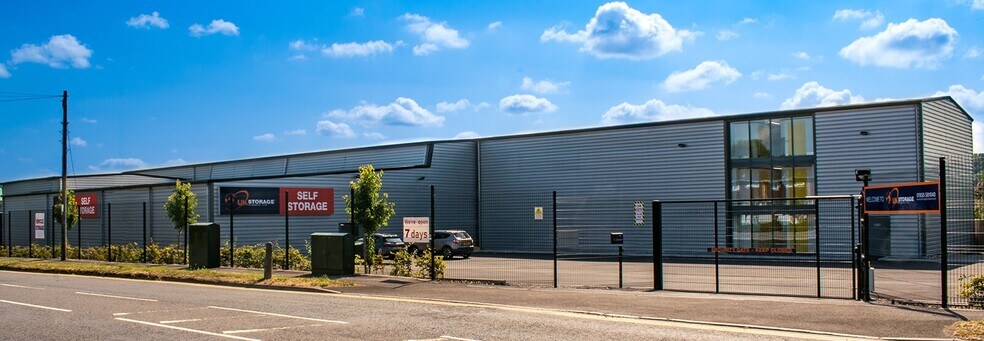 94 Lyde Rd, Yeovil for lease - Building Photo - Image 1 of 4