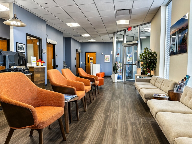 Park Ridge Center portfolio of 2 properties for sale on LoopNet.com - Interior Photo - Image 3 of 9