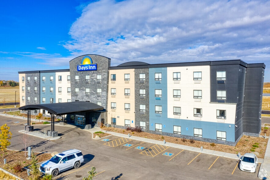 292243 Wagon Wheel Blvd, Rocky View No 44, AB for sale - Primary Photo - Image 1 of 1