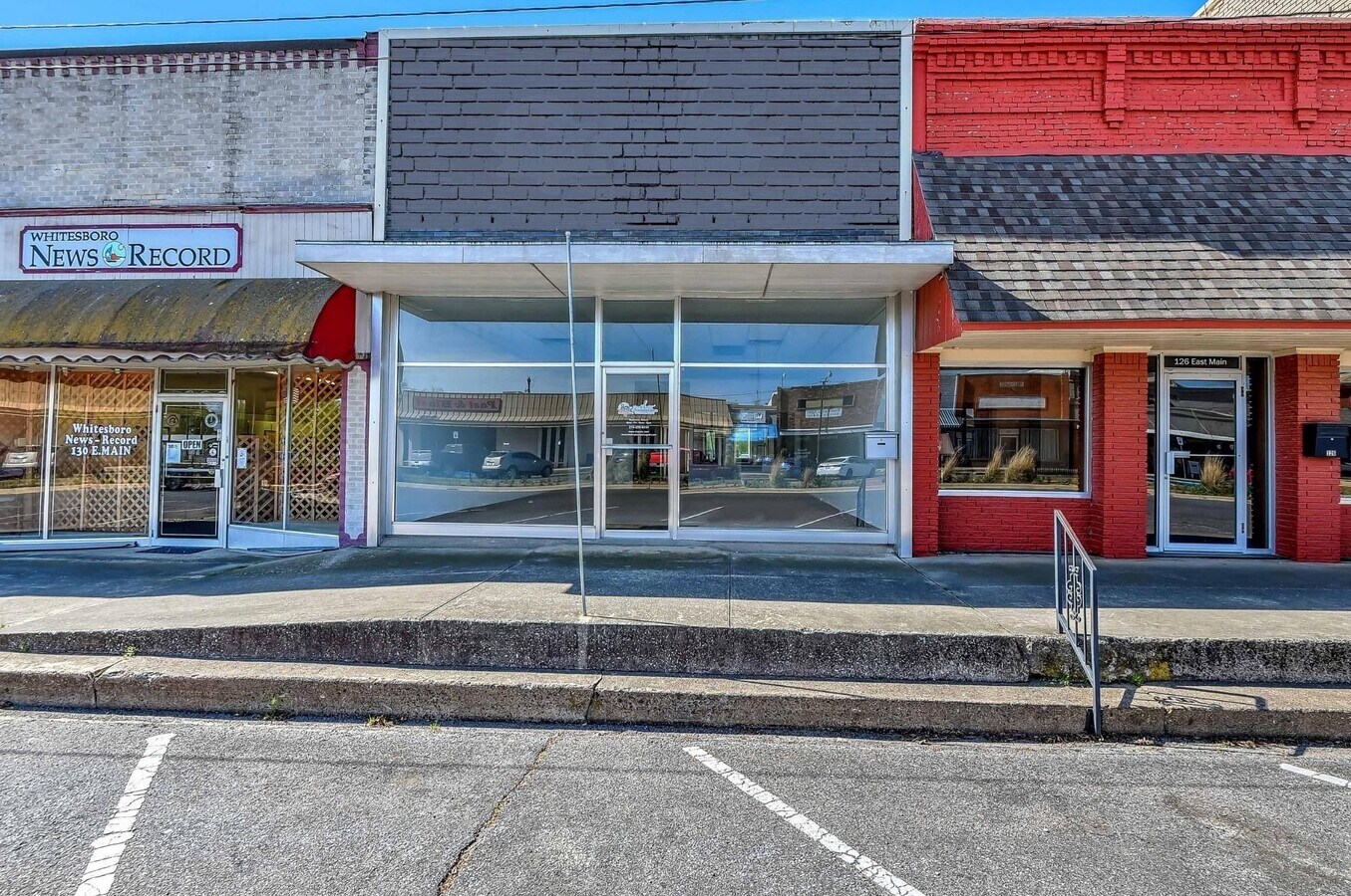 128 E Main St, Whitesboro, TX 76273