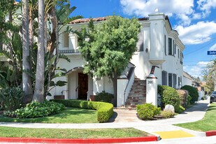 201-203 S. Detroit Street - Pub