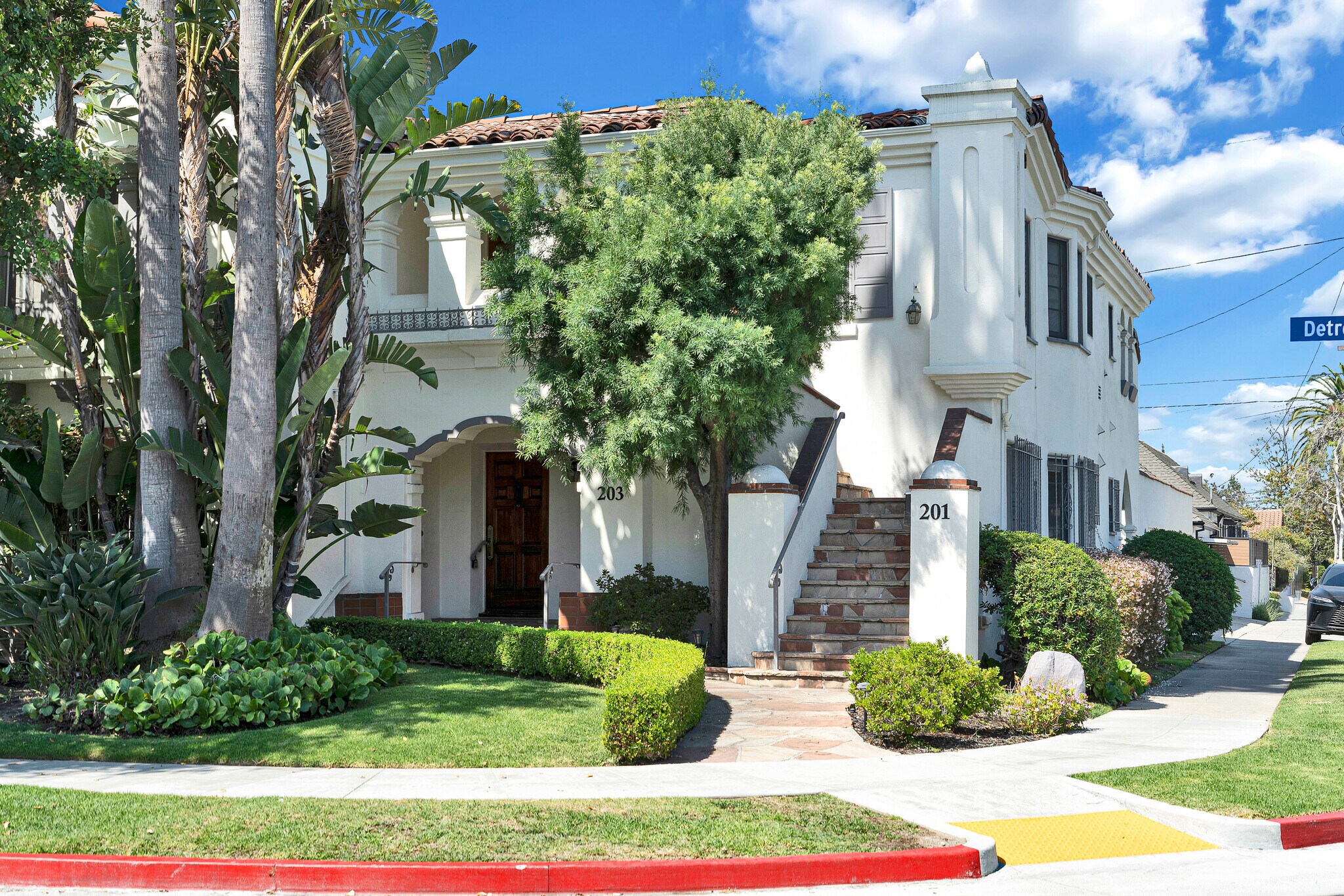 203 S Detroit St, Los Angeles, CA for sale Primary Photo- Image 1 of 57