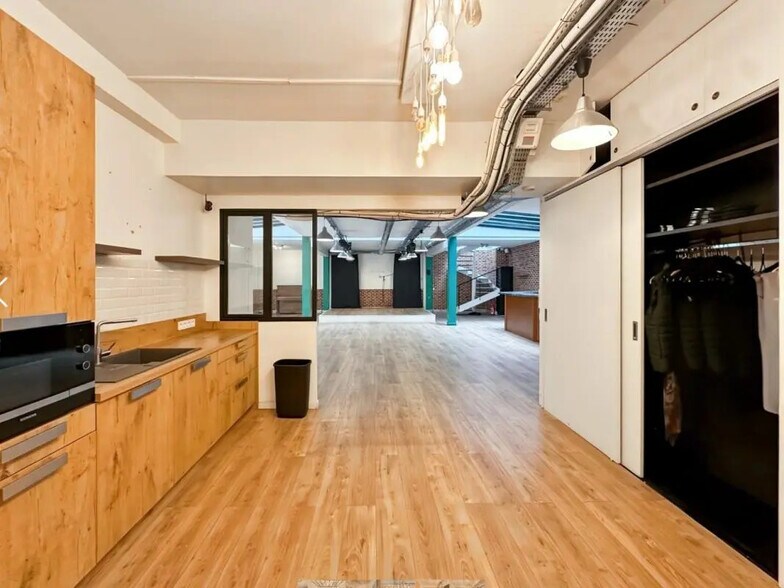 Office in Levallois-Perret for sale - Building Photo - Image 2 of 7