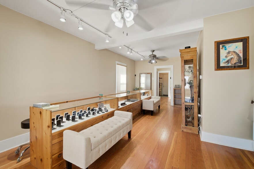 220 Oak Ave, Eaton, CO for sale - Interior Photo - Image 3 of 6