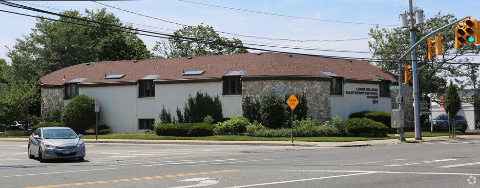 131 Merrick Rd, Merrick, NY for sale - Primary Photo - Image 1 of 1