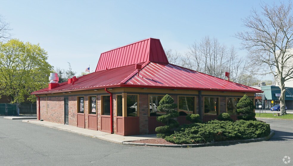 999 Old Country Rd, Riverhead, NY for sale - Primary Photo - Image 1 of 1