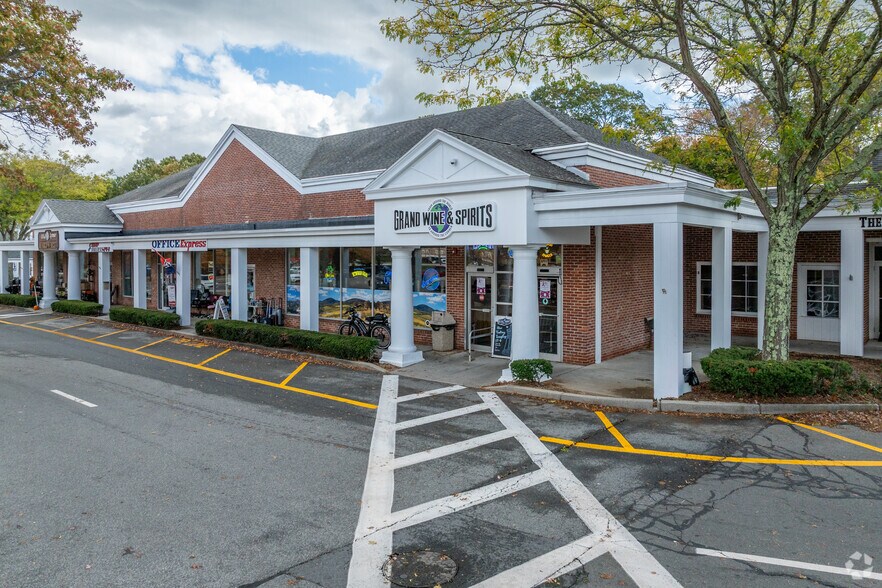 90 Halls Rd, Old Lyme, CT for sale - Primary Photo - Image 1 of 1