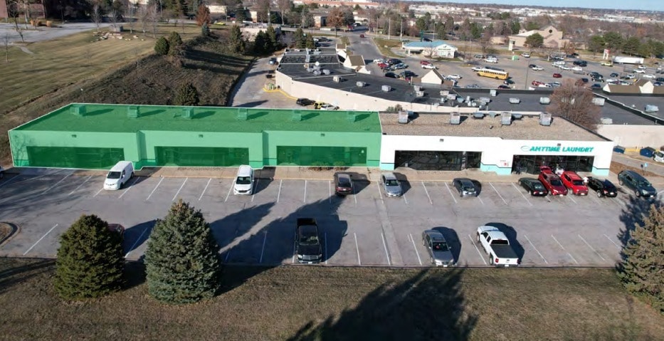 9720-9756 Park Dr, Omaha, NE for lease - Building Photo - Image 1 of 6