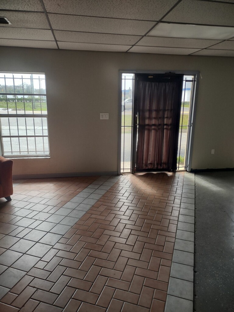 4317 62nd Ave N, Pinellas Park, FL for lease Interior Photo- Image 1 of 4