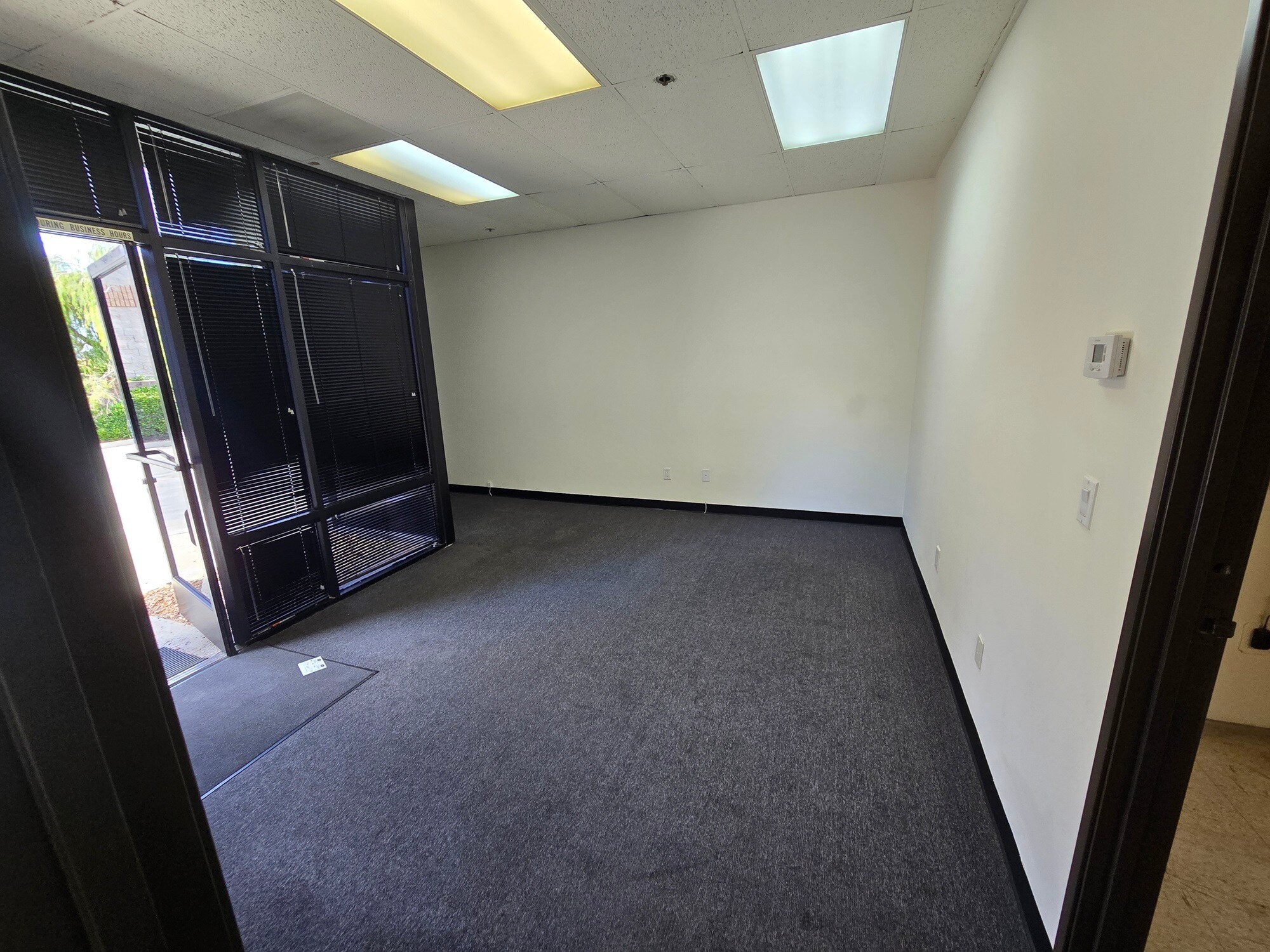 4564 Los Angeles Ave, Simi Valley, CA for lease Interior Photo- Image 1 of 5