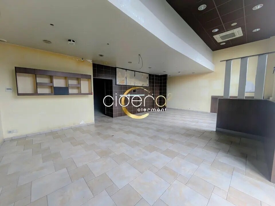 Retail in Clermont-Ferrand for lease Interior Photo- Image 1 of 5