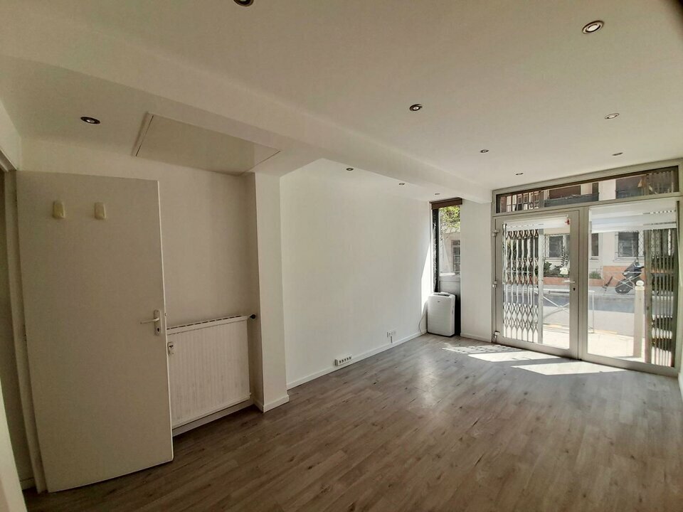 Retail in Nice for lease Interior Photo- Image 1 of 7