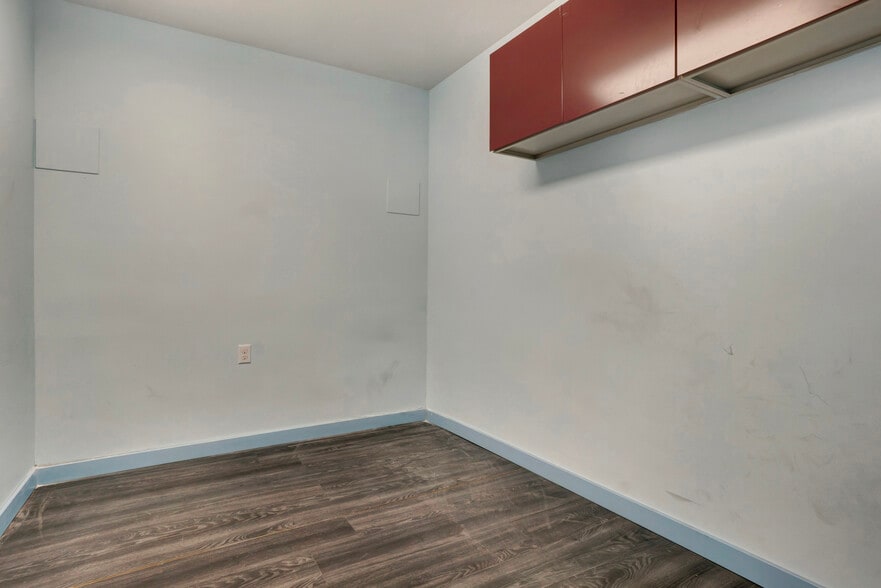 127 Bedford Ave, Brooklyn, NY for lease - Building Photo - Image 3 of 12