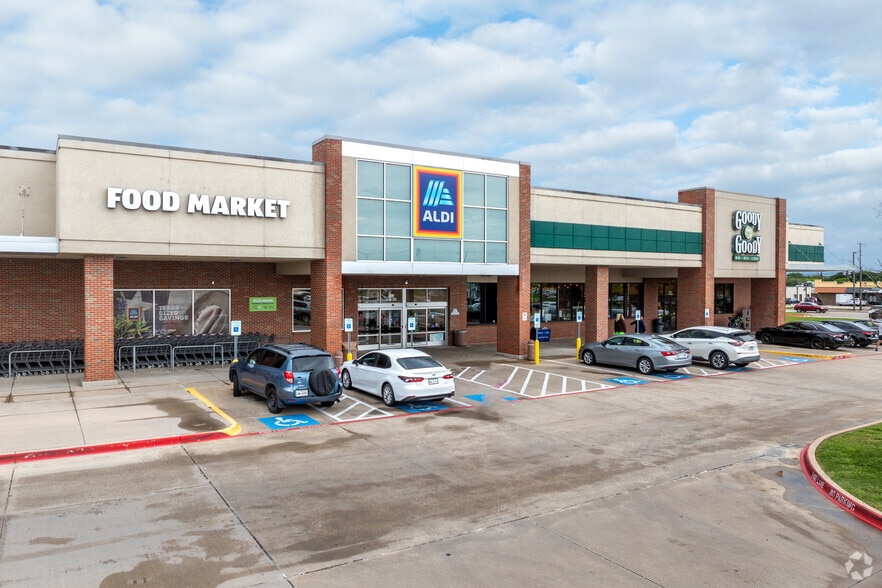 3502 Lakeview Pky, Rowlett, TX for lease - Primary Photo - Image 1 of 1