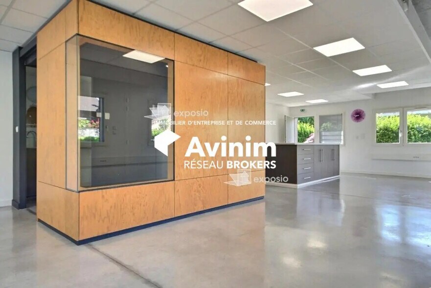 Office in Meylan for lease - Interior Photo - Image 3 of 13
