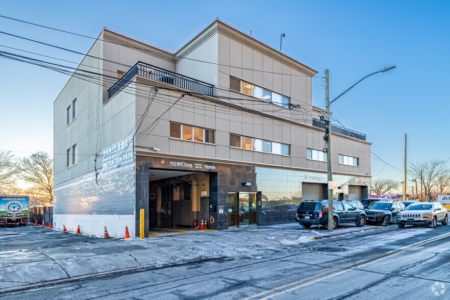 35-12 19th Ave, Astoria, NY for sale - Primary Photo - Image 1 of 1