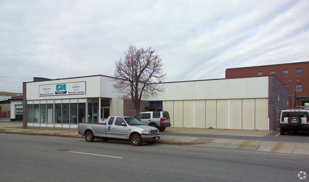 356 Pleasant St, Fall River, MA for sale - Primary Photo - Image 1 of 1