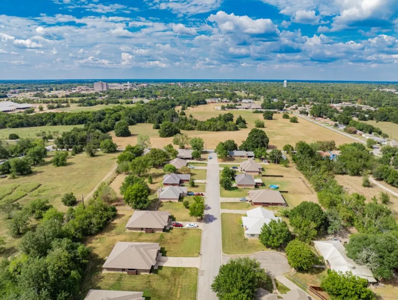 26 Duplex Portfolio, Commerce, TX for sale - Building Photo - Image 2 of 30