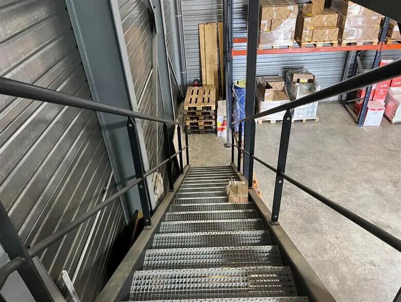 Flex in Semoy for lease - Building Photo - Image 2 of 7