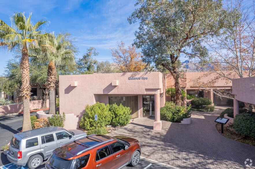 6700 N Oracle Rd, Tucson, AZ 85704