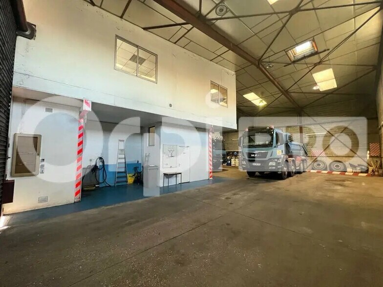 Flex in Verrières-le-Buisson for lease - Building Photo - Image 2 of 12