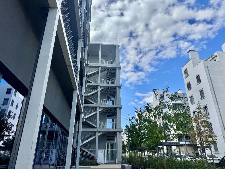Office in Lyon for sale - Building Photo - Image 2 of 11